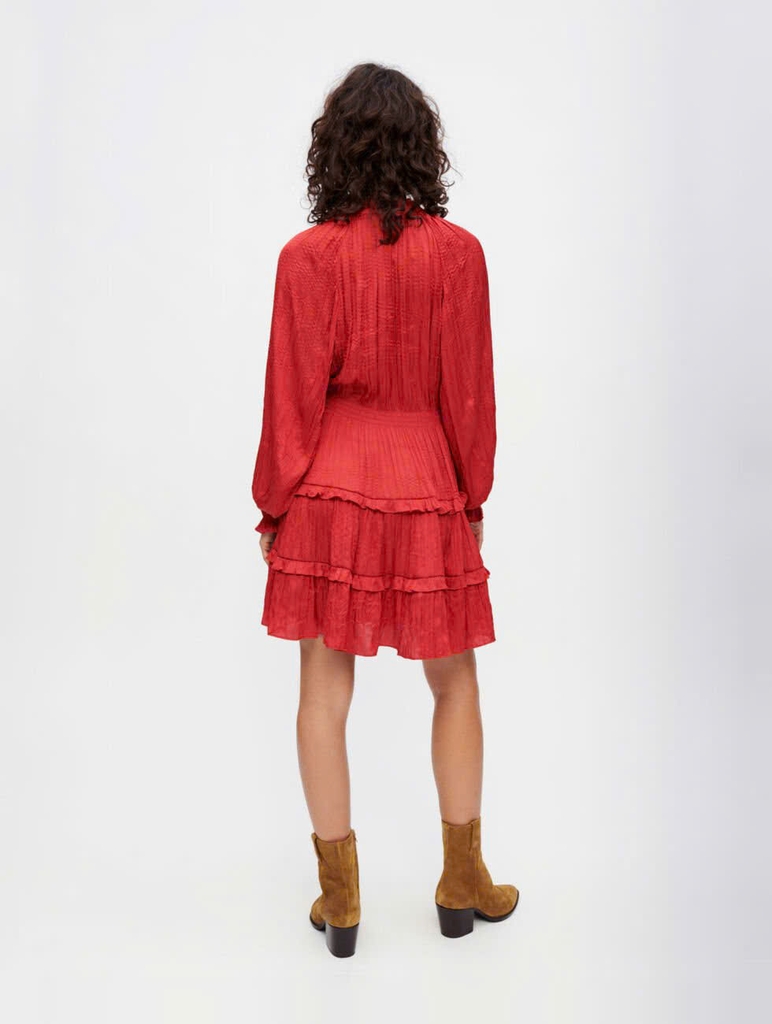 Váy satin xếp ly mềm