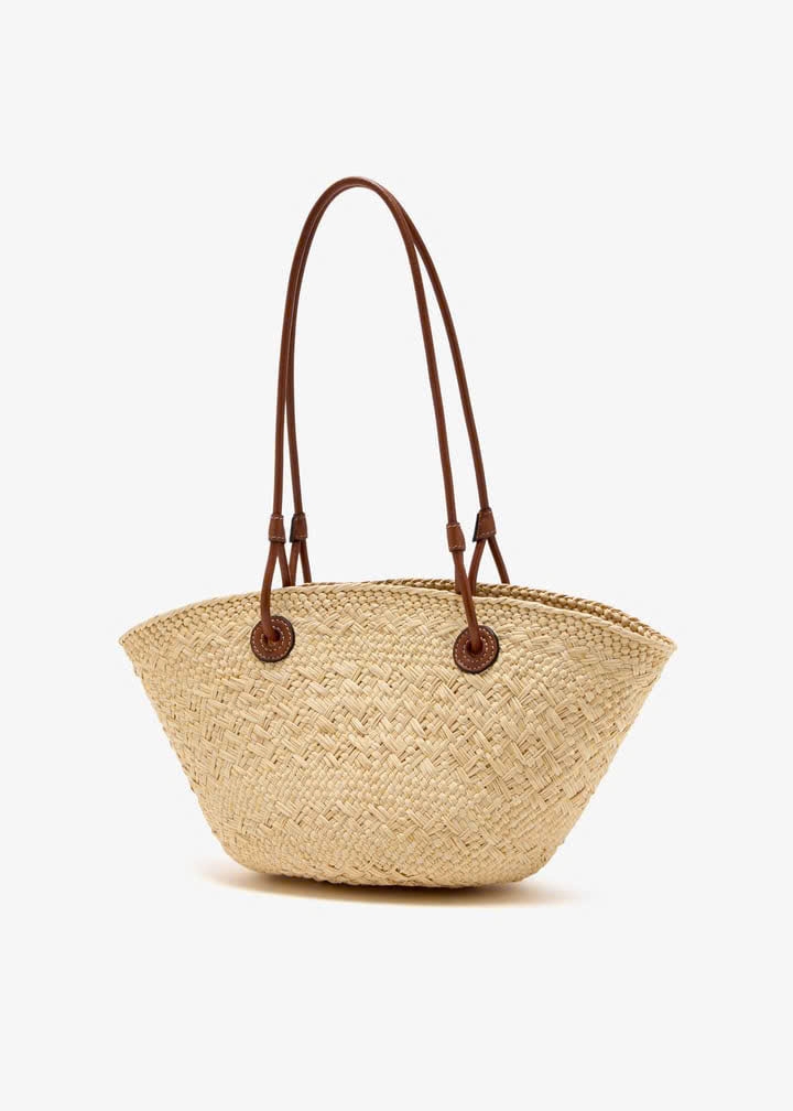 Túi Anagram Basket làm từ lá cọ iraca và da bê