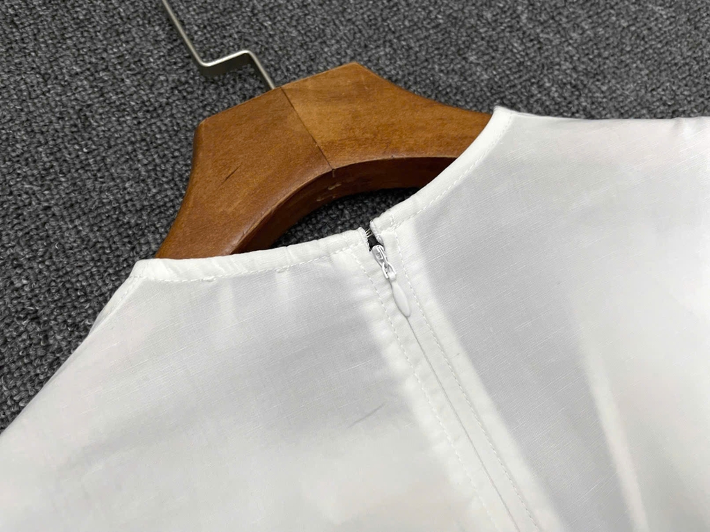 Váy Poplin cổ chữ V xẻ sâu TOTEME