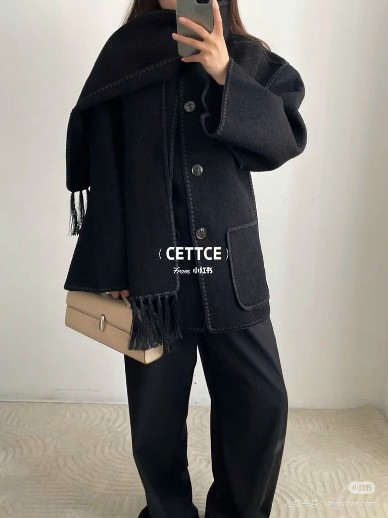 Cape dạ TOTEME choàng kèm khăn viền trắng tua rua