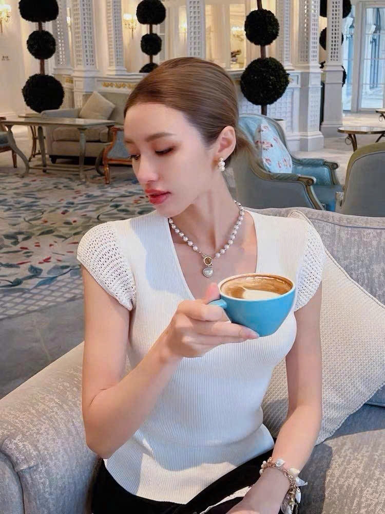 Áo cổ tròn, tay ngắn phối chi tiết dệt tương phản