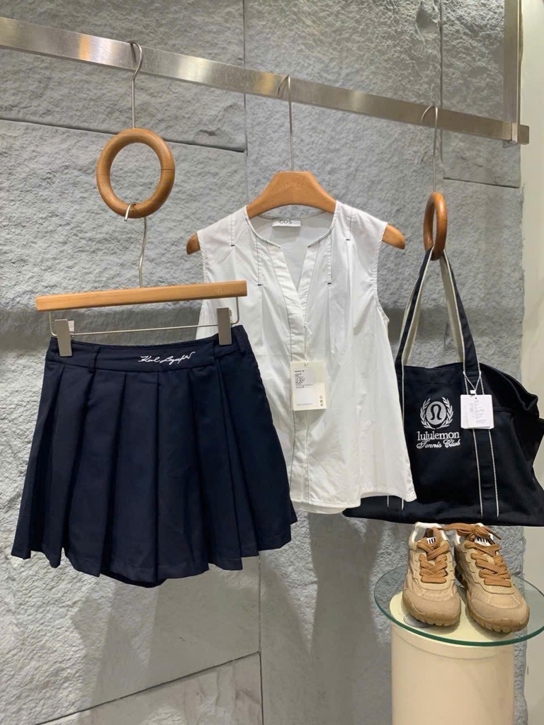 Short váy xếp ly Karl Largerfel