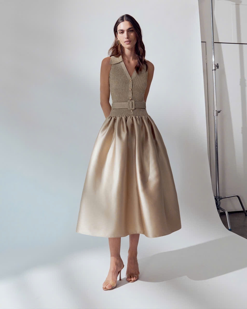 ĐẦM MIDI SELF -PORTRAI DỆT KIM KHÔNG TAY MÀU VÀNG ÁNH KIM BẰNG VẢI TAFFETA