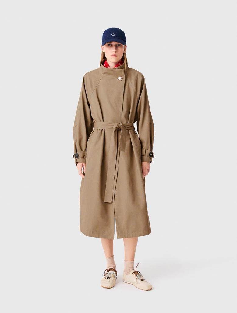 Áo khoác MAJE dáng dài trench, thắt lưng, cúc vàng.