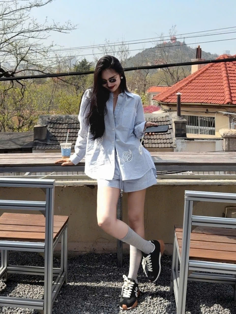 Set ICICLE kẻ xanh Sơ mi mix Quần short ren chỉ trắng