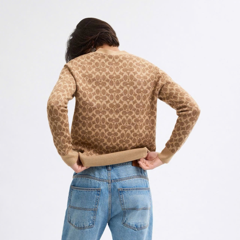 Áo khoác cardigan COACH cổ chữ V dáng rộng đặc trưng