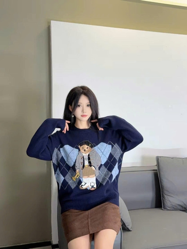 Áo len WHOAU cổ tròn len wool 2 màu hoạ tiết gấu thêu Freesize