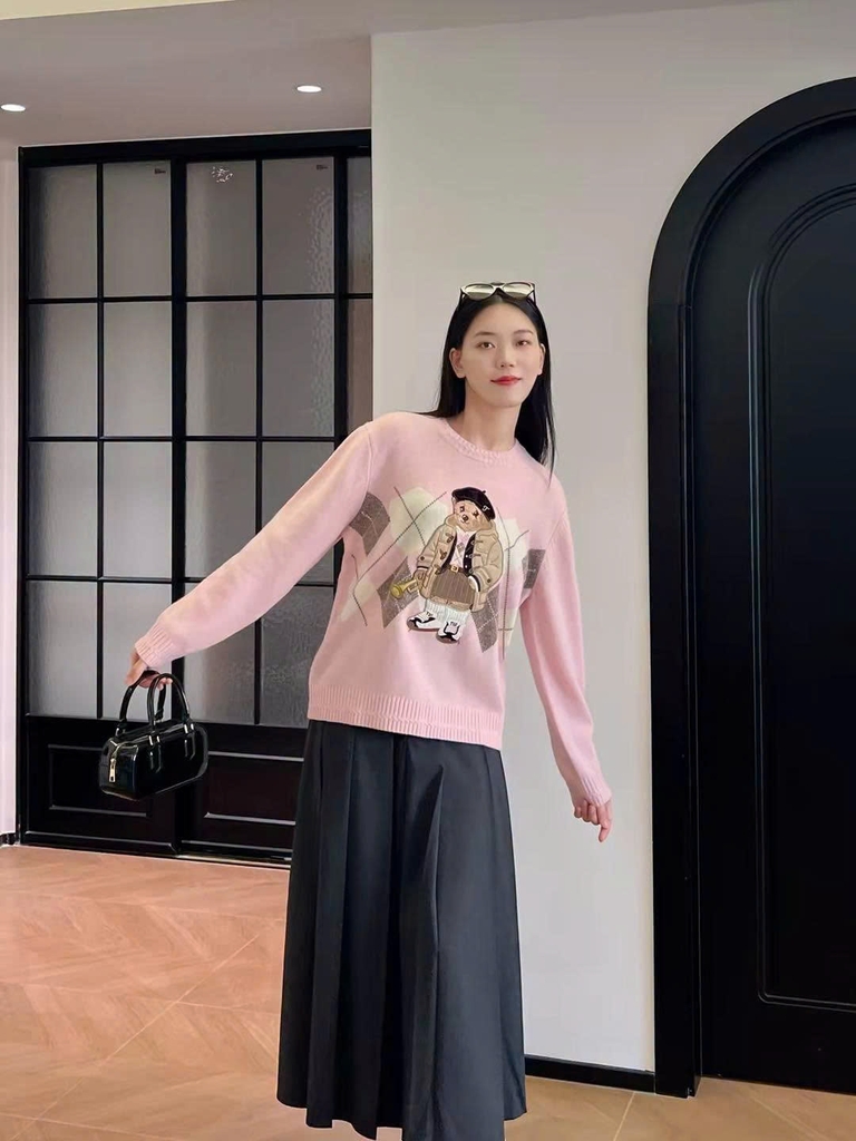 Áo len WHOAU cổ tròn len wool 2 màu hoạ tiết gấu thêu Freesize