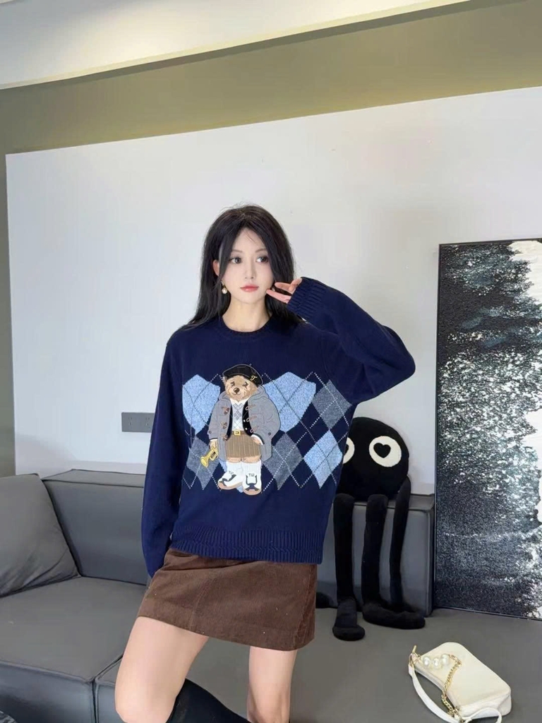 Áo len WHOAU cổ tròn len wool 2 màu hoạ tiết gấu thêu Freesize