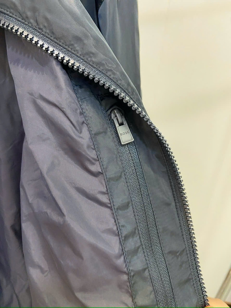 Jacket gió cổ trụ 5cm BOSS màu navy