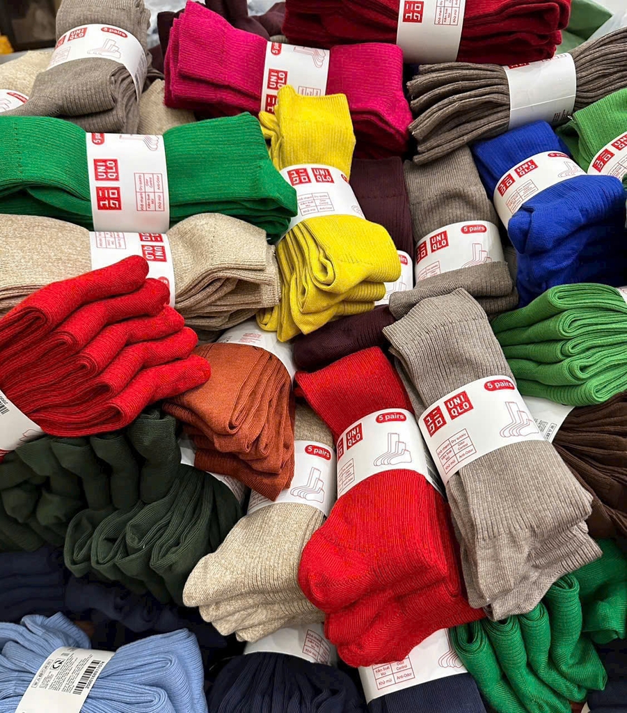 Tất UNIQLO unisex dòng cao cổ