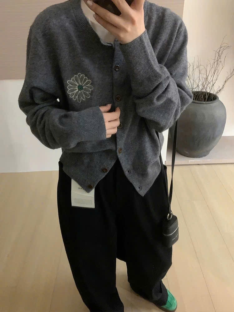 Cardigan Mardi logo thêu hoa cúc