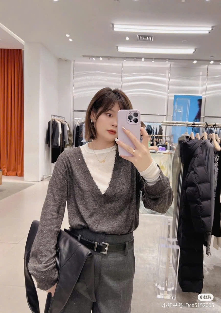 Áo cape len Mo&Co cổ lọ bling