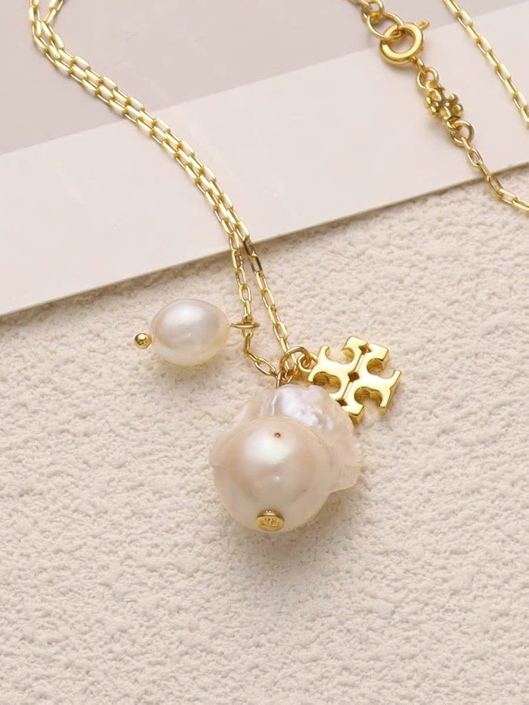 Dây chuyền Tory Burch ngọc trai kèm logo