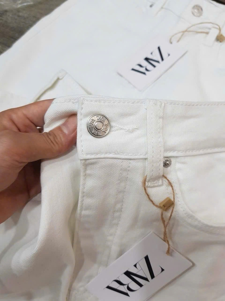 Chân váy jean zara màu trắng dáng chữ A