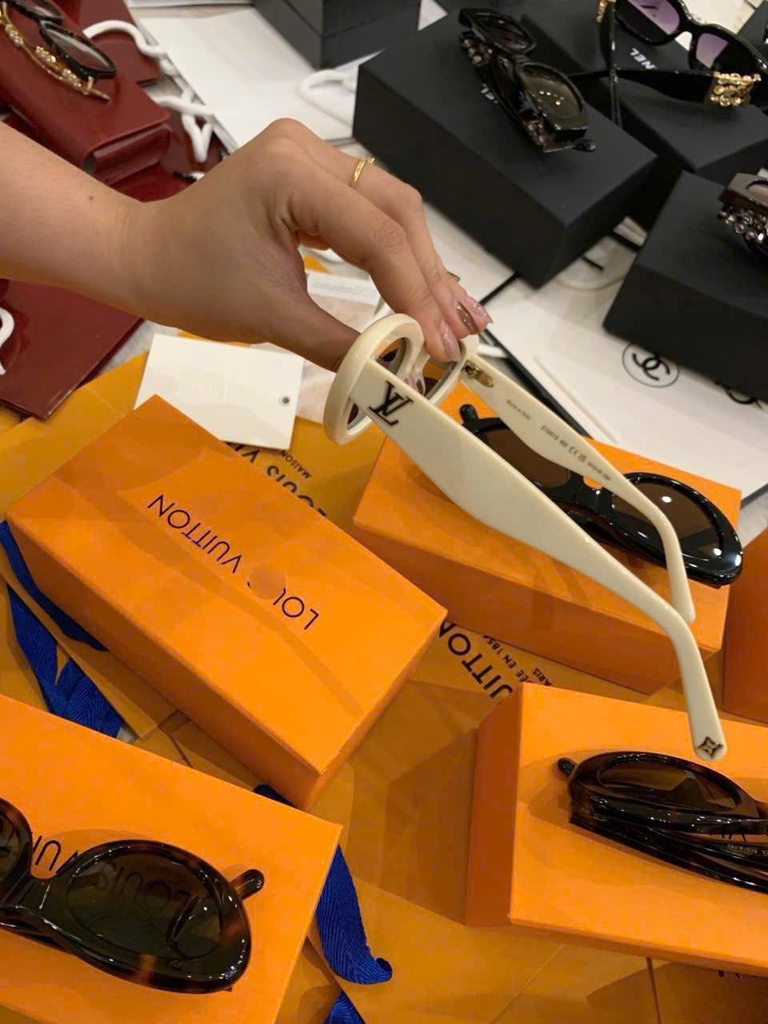 Kính LV Fame oval sunglasses Z1981E (sz54)