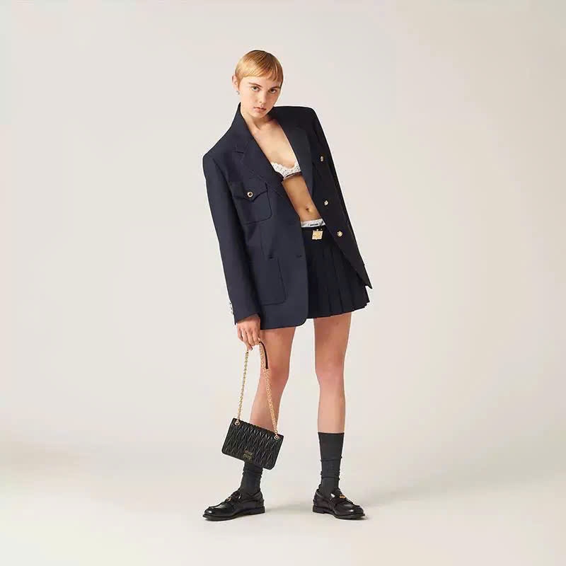 Loafer MiuMiu đen bóng bản VIP