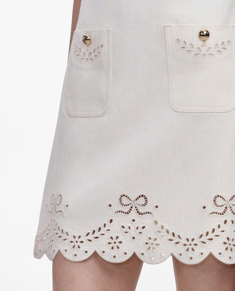 Váy ngắn màu kem denim có thêu