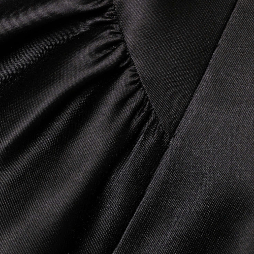 VÁY NGẮN CỔ BẺ BẰNG VẢI TAFFETA ĐEN