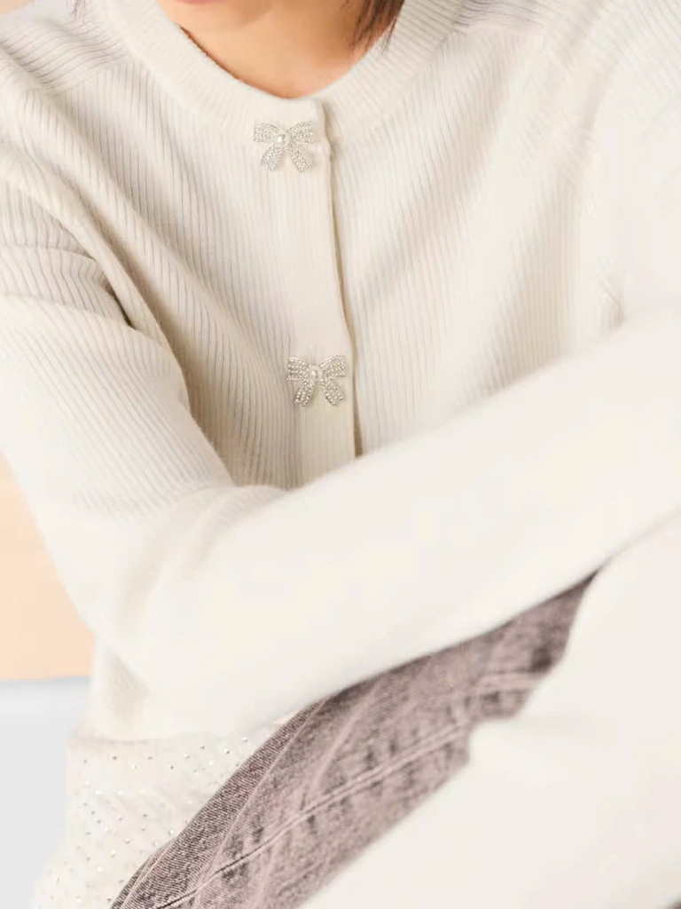 Cardigan len tăm khuy nơ đá dáng lửng