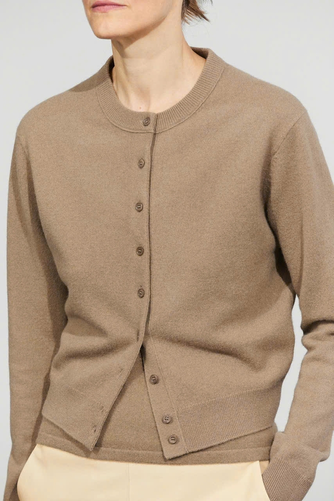 ÁO CARDIGAN MASSIMO DUTTI CHI TIẾT KHUY