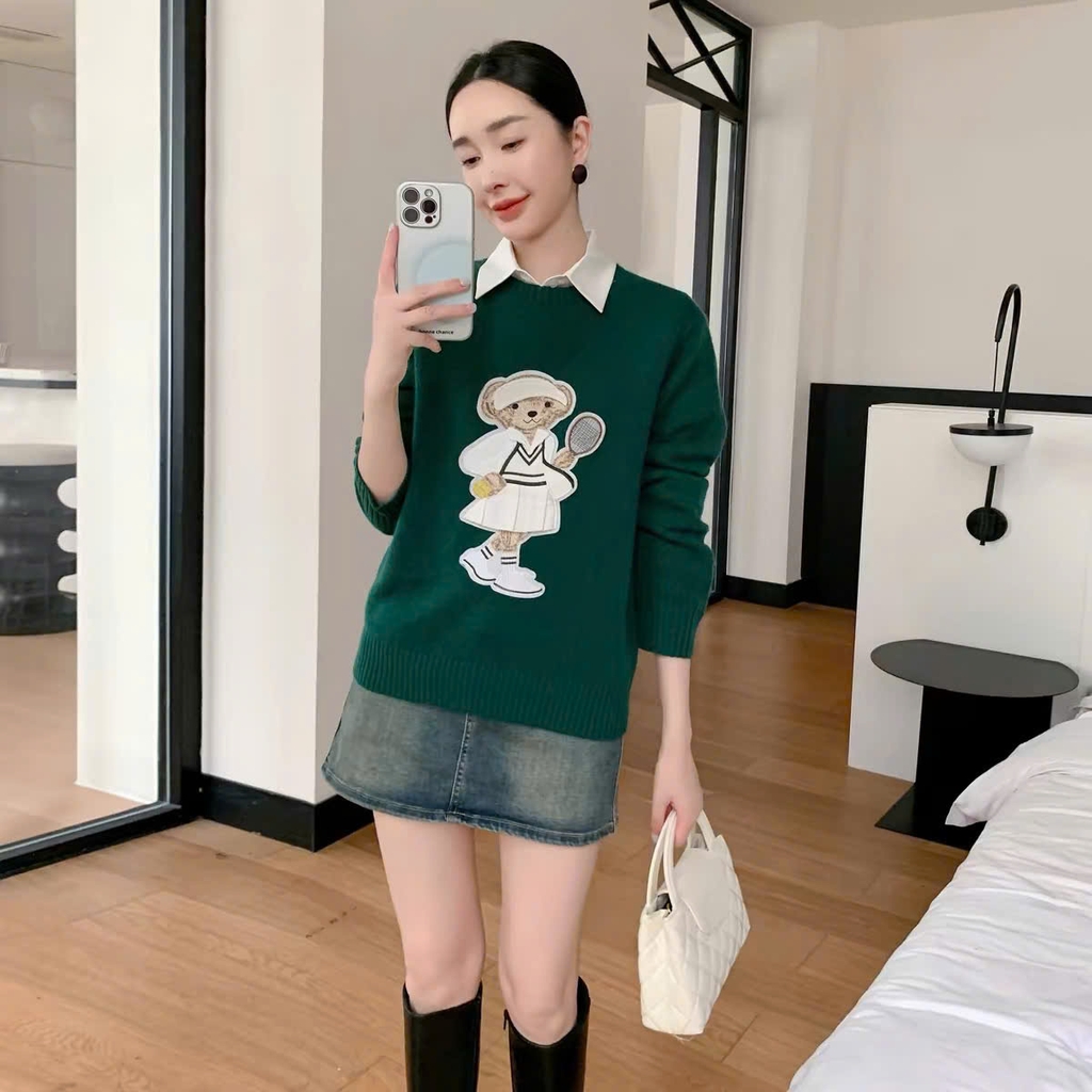 Áo len Polo Bear gấu màu rêu mặc đồ tennis trắng