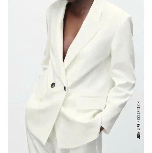 Blazer trắng Zara