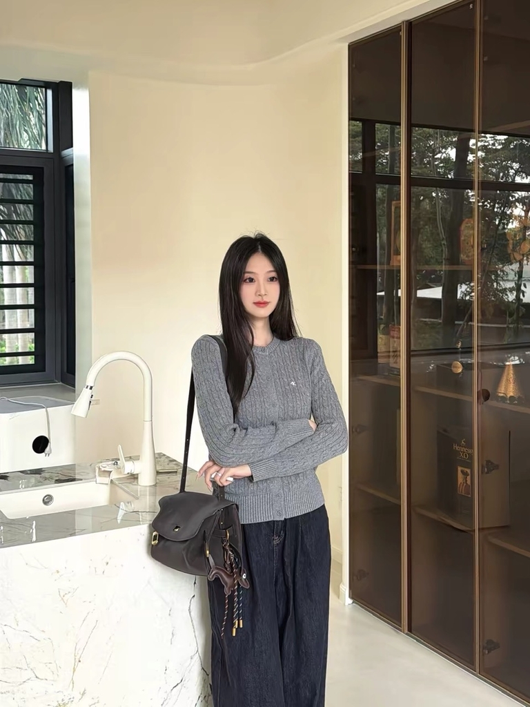CDG CK vặn thừng cổ tròn 4 màu