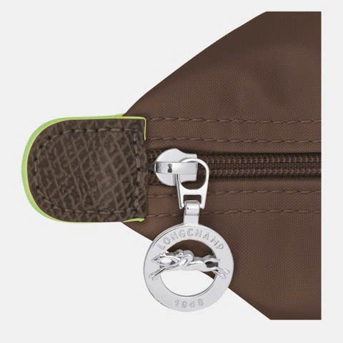 Túi Longchamp Le Pliage làm từ nylon tái chế và da