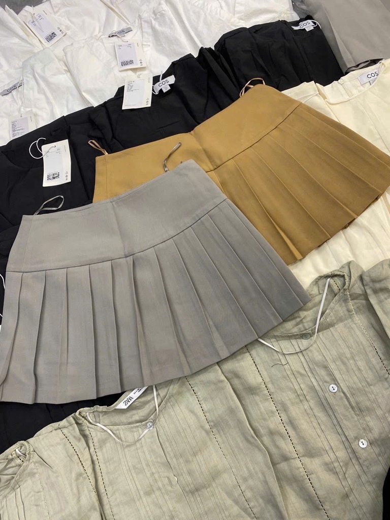 Chân váy Zara mini xếp ly chân 2 màu