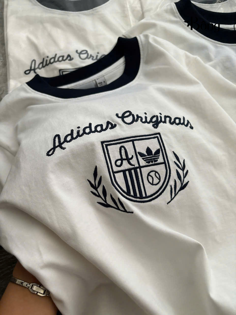 Tshirt ADIDAS trắng thêu ren chỉ đen