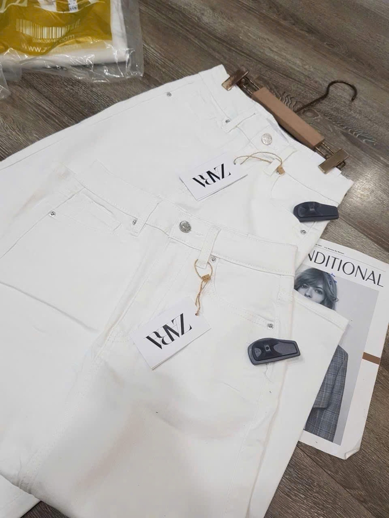 Chân váy jean zara màu trắng dáng chữ A