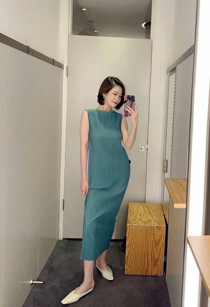 Váy sát nách COS ly dập suông daì