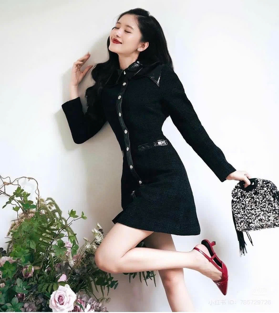 Váy len Maje đen cổ đức