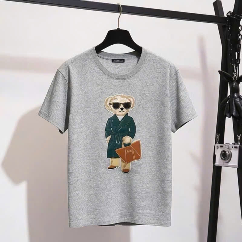 Áo thun Polo Bear màu xanh rêu đậm, chất liệu cotton.