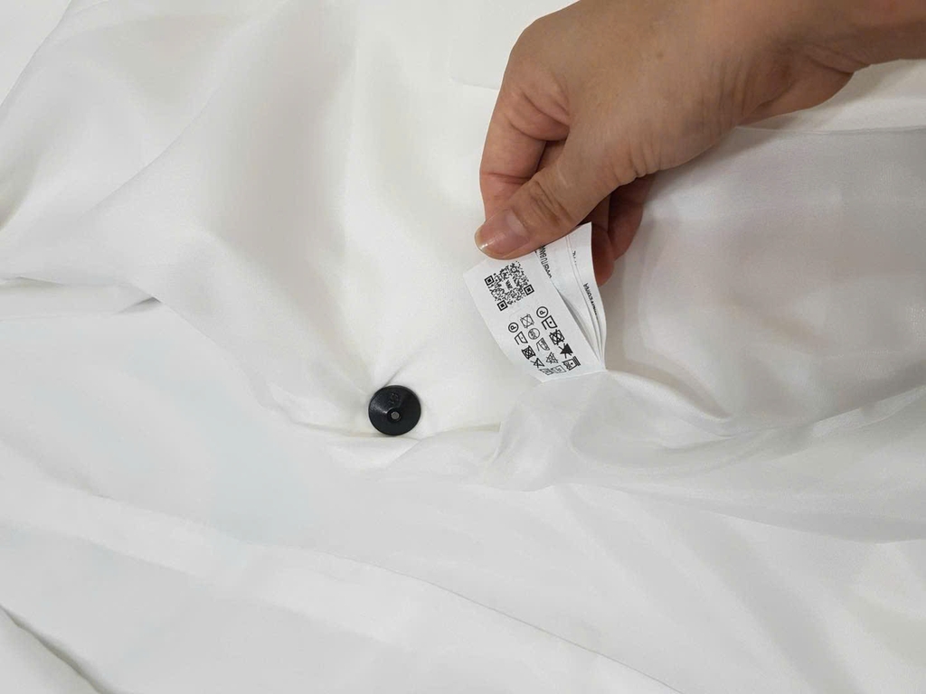 Blazer trắng Zara