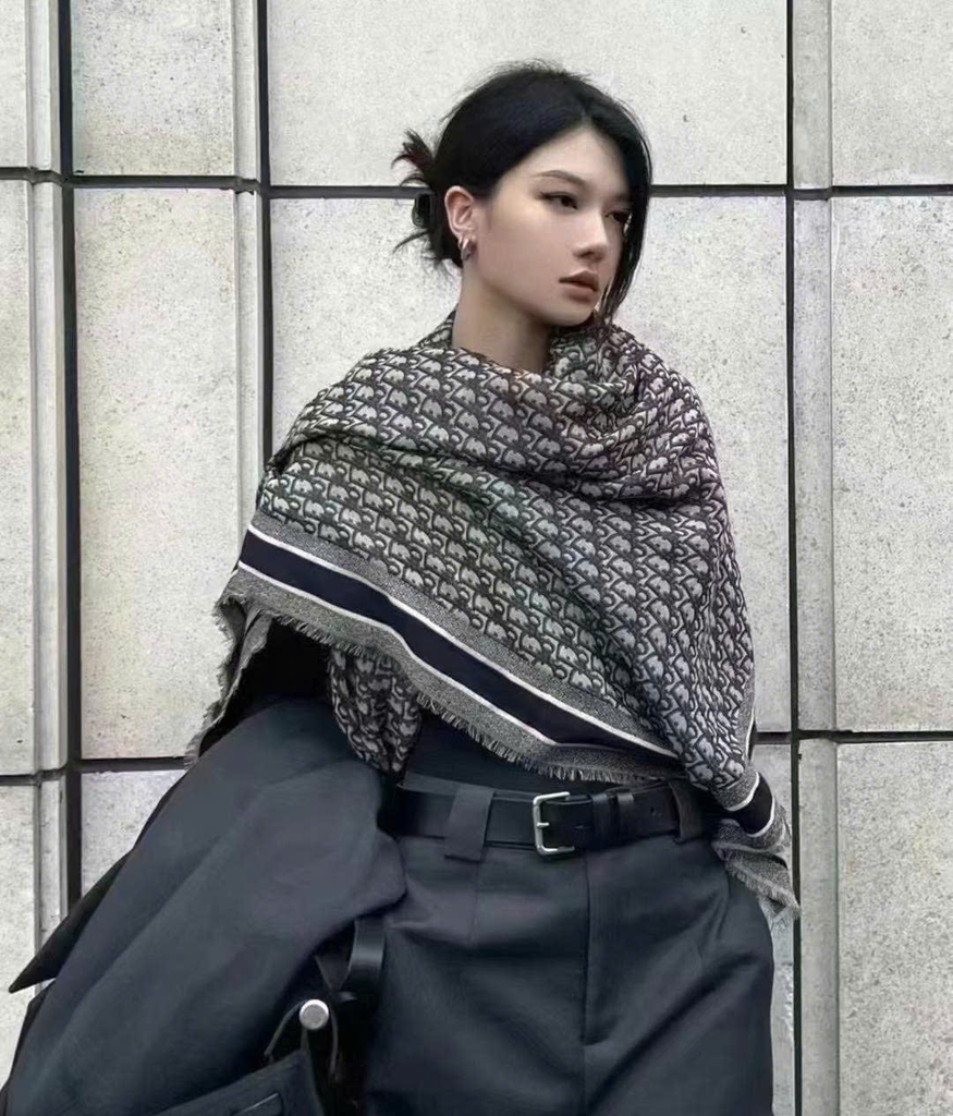Khăn DIOR hoạ tiết monogram 42% wool 42% silk 16 cotton