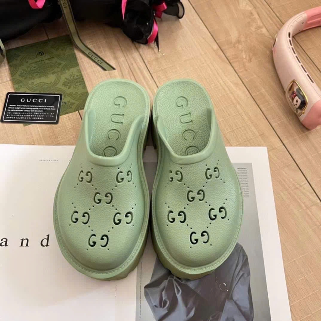 Sục Gucci màu be