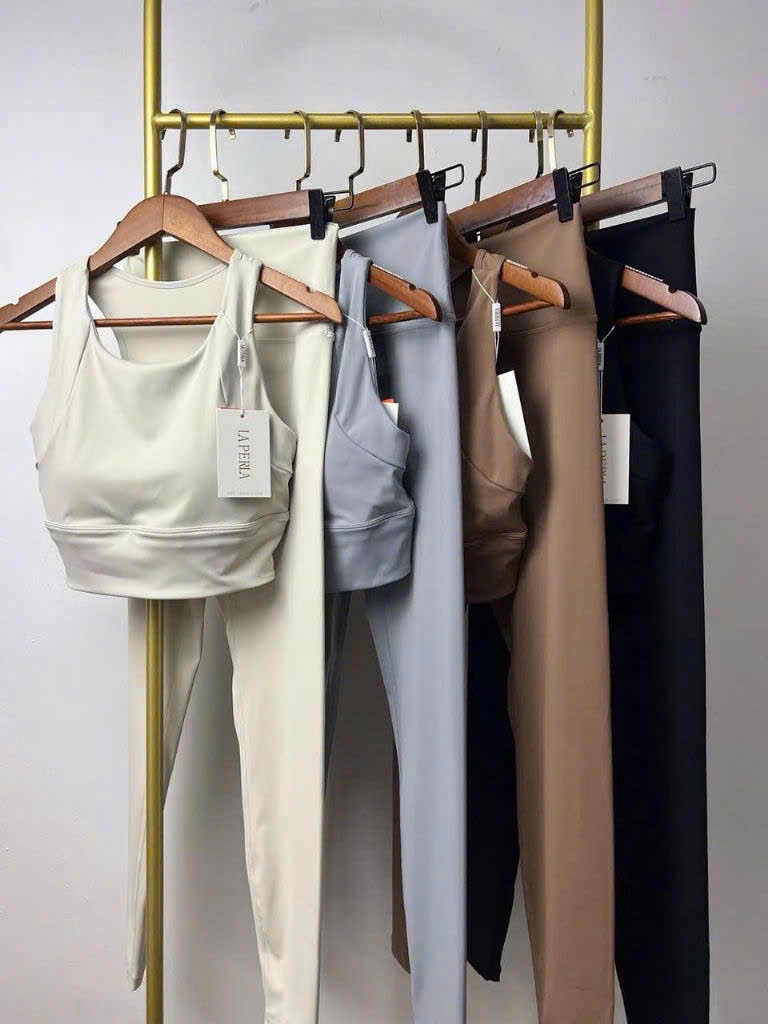 Set YOGA La Perla