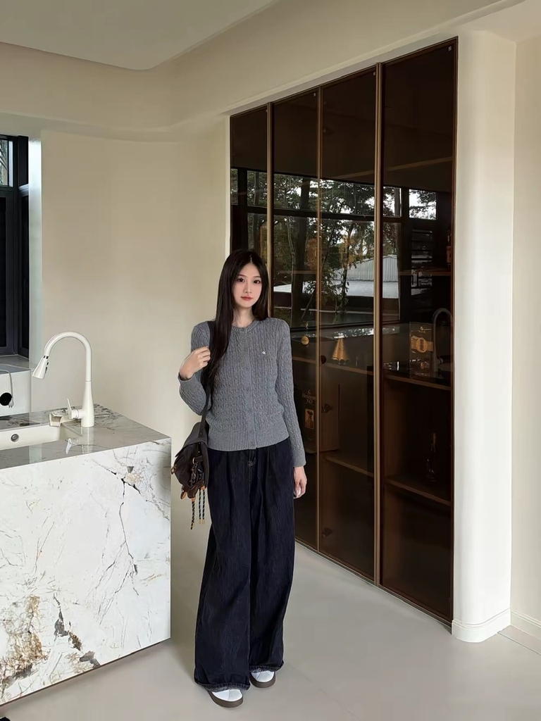 CDG CK vặn thừng cổ tròn 4 màu