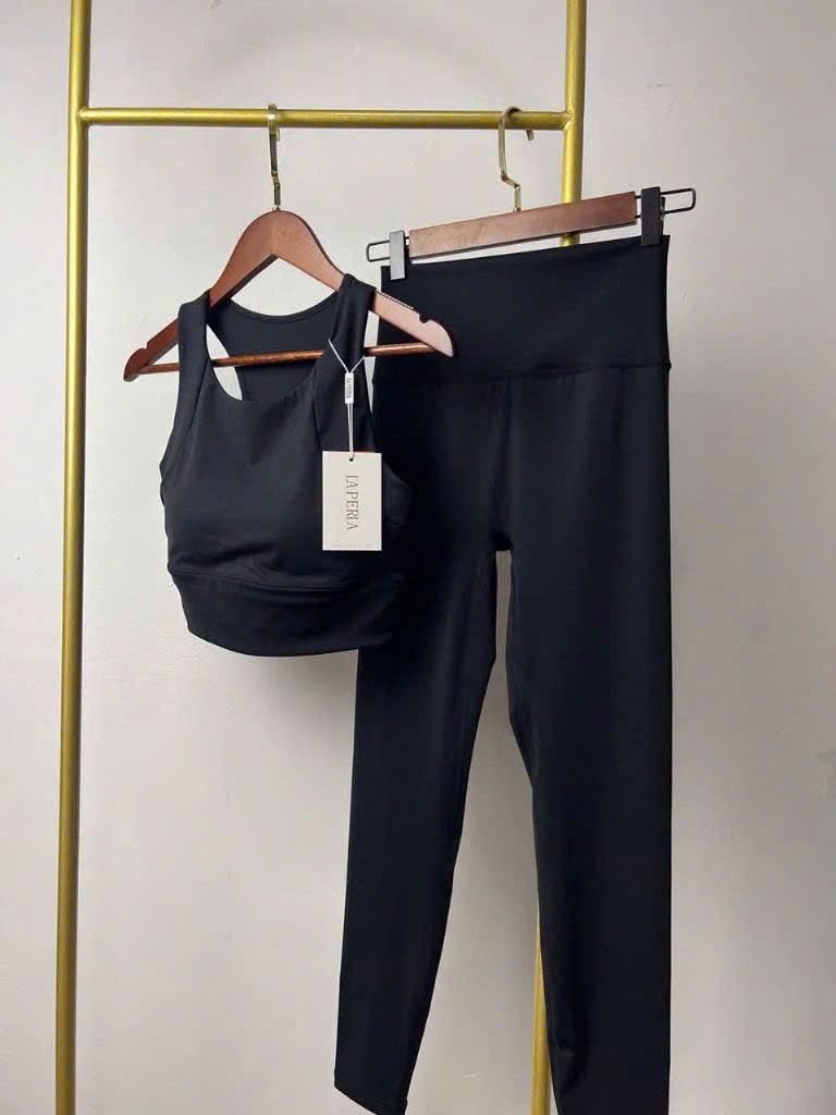 Set YOGA La Perla