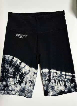 Quần ngố DKNY loang gấu