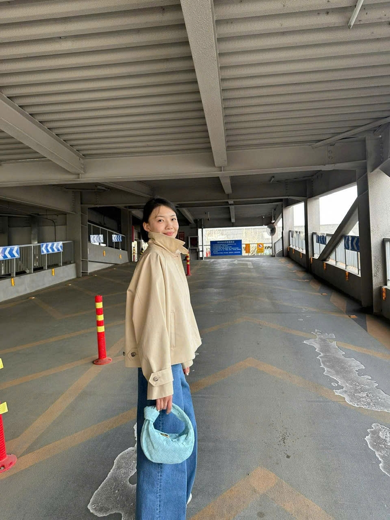 ÁO KHOÁC TRENCH COAT NGẮN OVERSIZED CÓ CẦU VAI