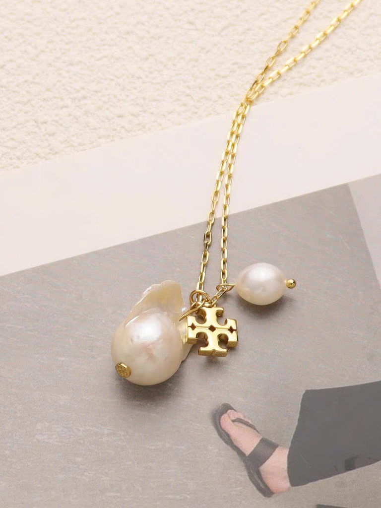 Dây chuyền Tory Burch ngọc trai kèm logo
