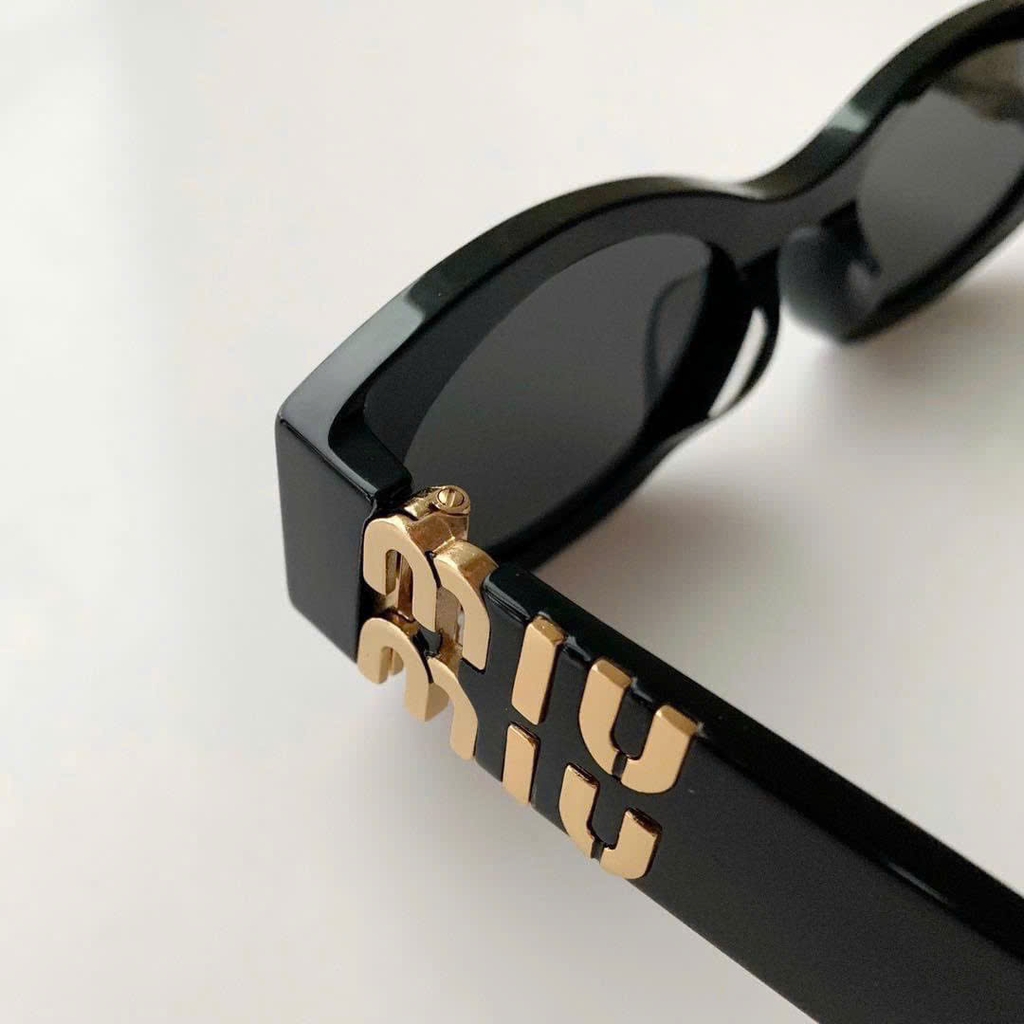 Kính MiuMiu SMU09W 2 màu