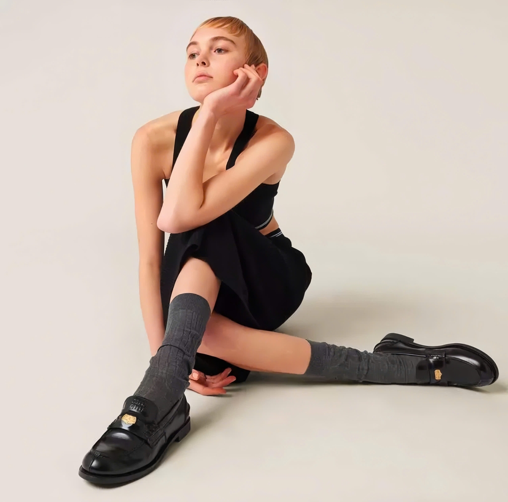 Loafer MiuMiu đen bóng bản VIP