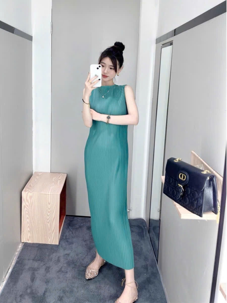 Váy sát nách COS ly dập suông daì