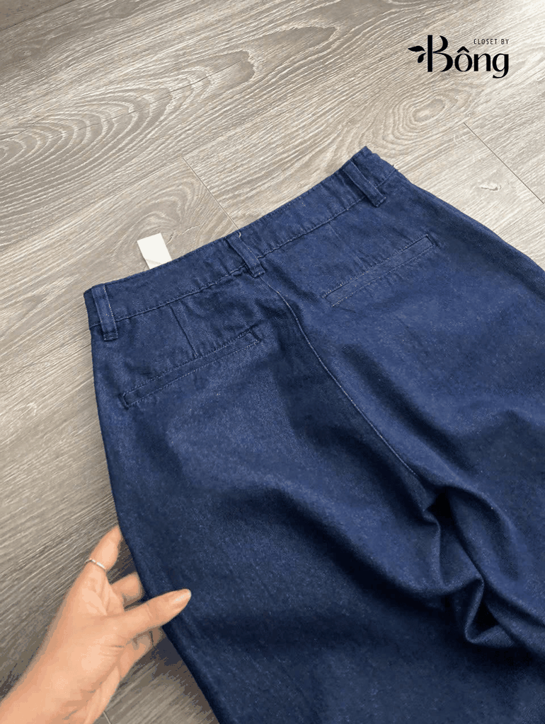 Quần denim màu chàm dáng suông