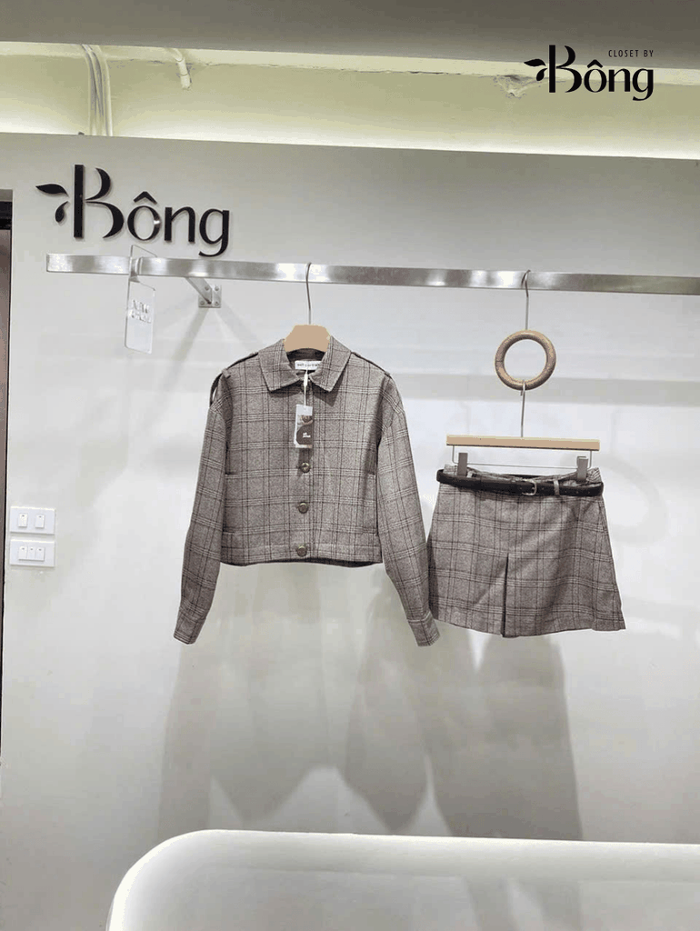 Short váy Khaki xếp ly Sel-Portrait dáng ngắn kẻ chìm kèm belt