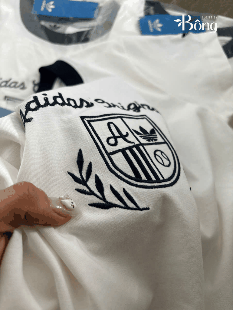 Tshirt ADIDAS trắng thêu ren chỉ đen